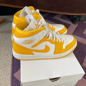 Almost new, worn 2 times, Original box,Air Jordan 1 Mid ‘University Gold’